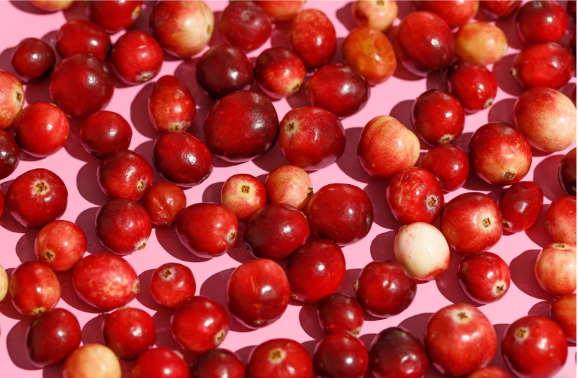 7 Powerful Benefits of Cranberry Juice (Backed by Dietitians)