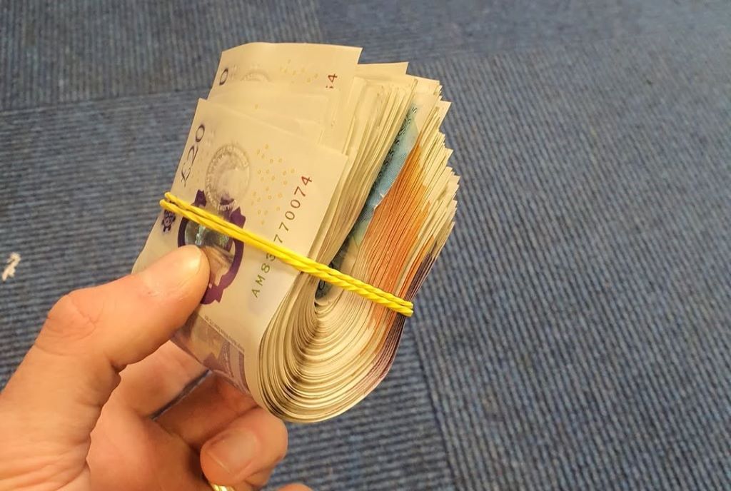 Drugs and More Than £2,000 in Cash Discovered During Police Vehicle Stop