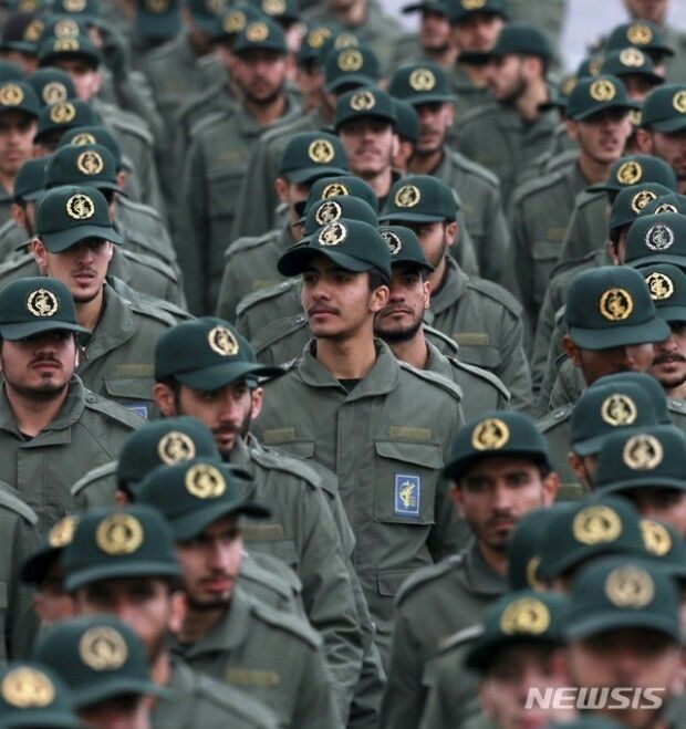 Iran Guards Say US And Israel Must Accept Withdrawal From Region.