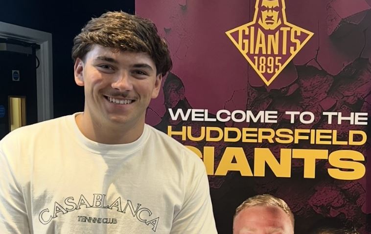 Kells Youngster Archie Robinson Signs Two Year Contract With Huddersfield Giants