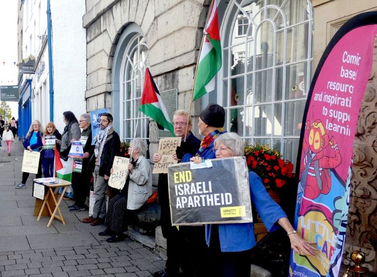 Kendal Peace Campaigners Mark 154th Consecutive Vigil For Gaza
