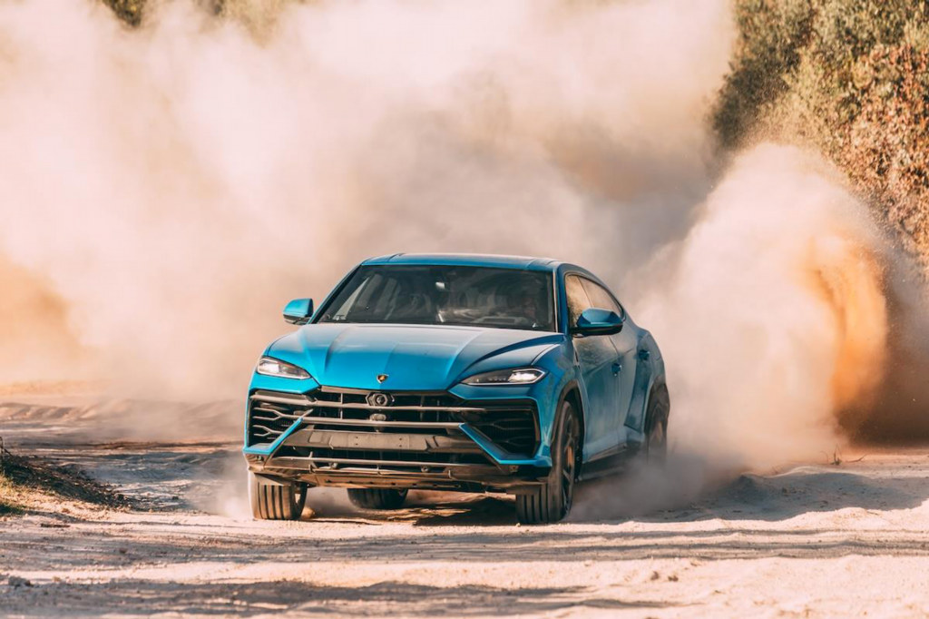 Lamborghini Urus: Sportswear Dressed in a Lounge Suit