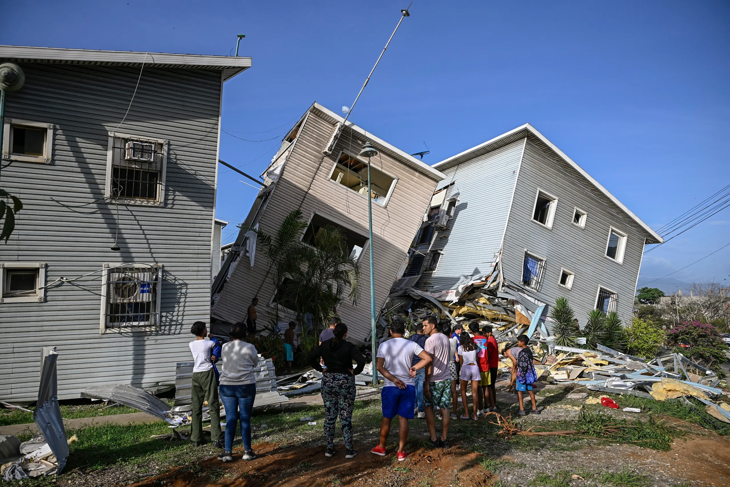 Miracle Beneath the Rubble: Newborn Baby Pulled Alive 32 Hours After Devastating Venezuela Quake