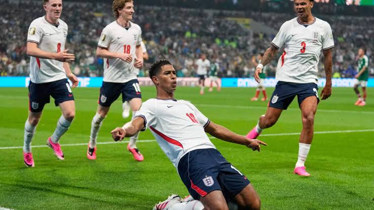 Ten Man England Survive Mexico Fightback in Azteca Epic to Storm Into World Cup Quarter Finals