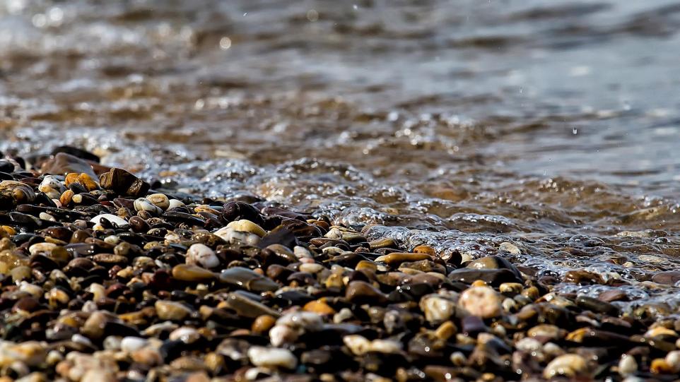 There’s No Water Left” Visitors Shocked as Popular Cumbria Beach Completely Dries Out at Low Tide