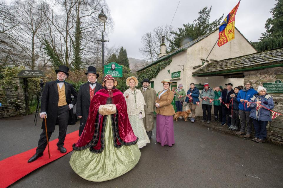 Victorian Characters Delight Crowds on Train Trip to Celebrate English Tourism Week