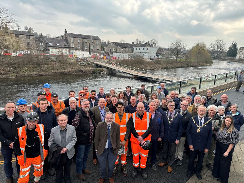 Work Begins to Remove Temporary Bridge in Kendal